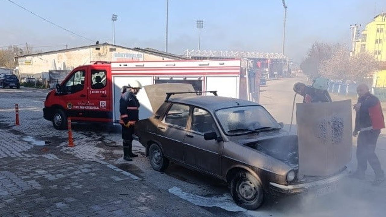 Tavşanlı’da Seyir Halindeki Otomobilde Çıkan Yangın Hızlı Müdahale ile Kontrol Altına Alındı