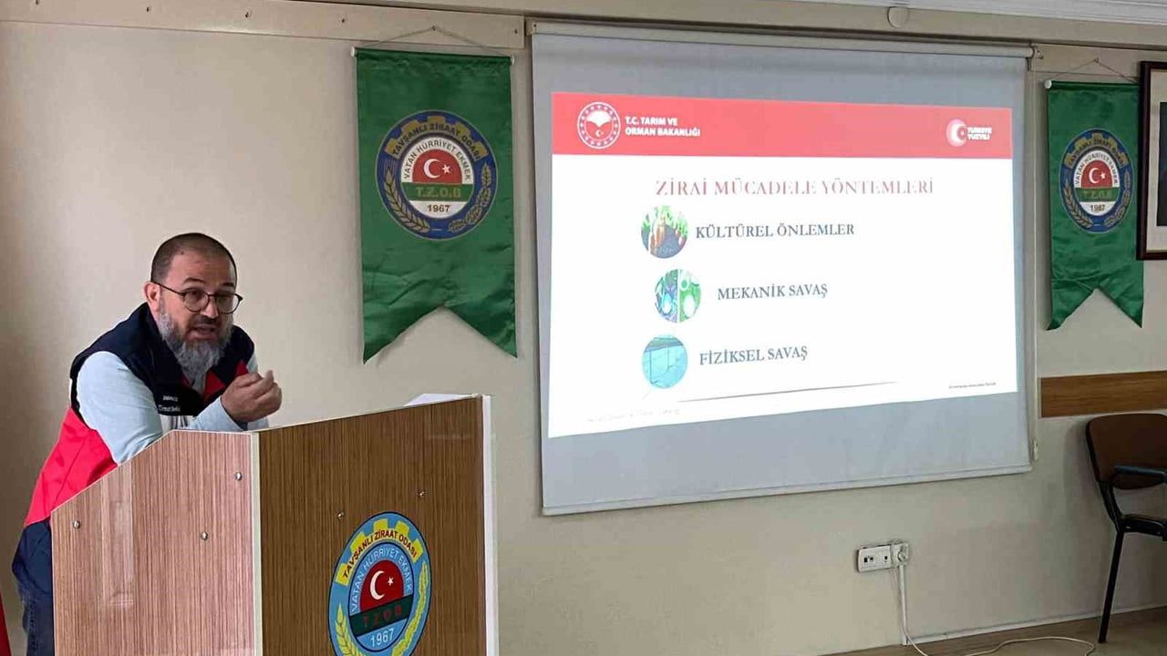 Tavşanlı'da üreticilere 'Bitki Koruma Ürünleri Uygulama Belgesi' eğitimi