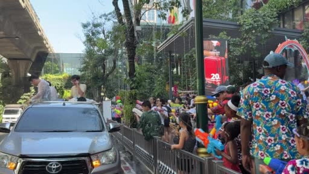 Tayland’da Songkran Su Festivali başladı: 13-15 Nisan yeni yıl kutlamaları