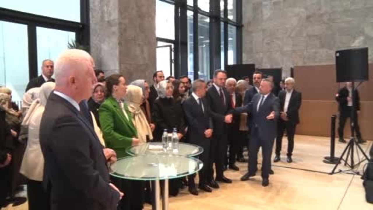 TBMM Başkanı Kurtulmuş: 'Bir gün nehirden denize özgür bir Filistin mutlaka kurulacak' — 'Hilalin Işığında' sergisi AKM'de açıldı