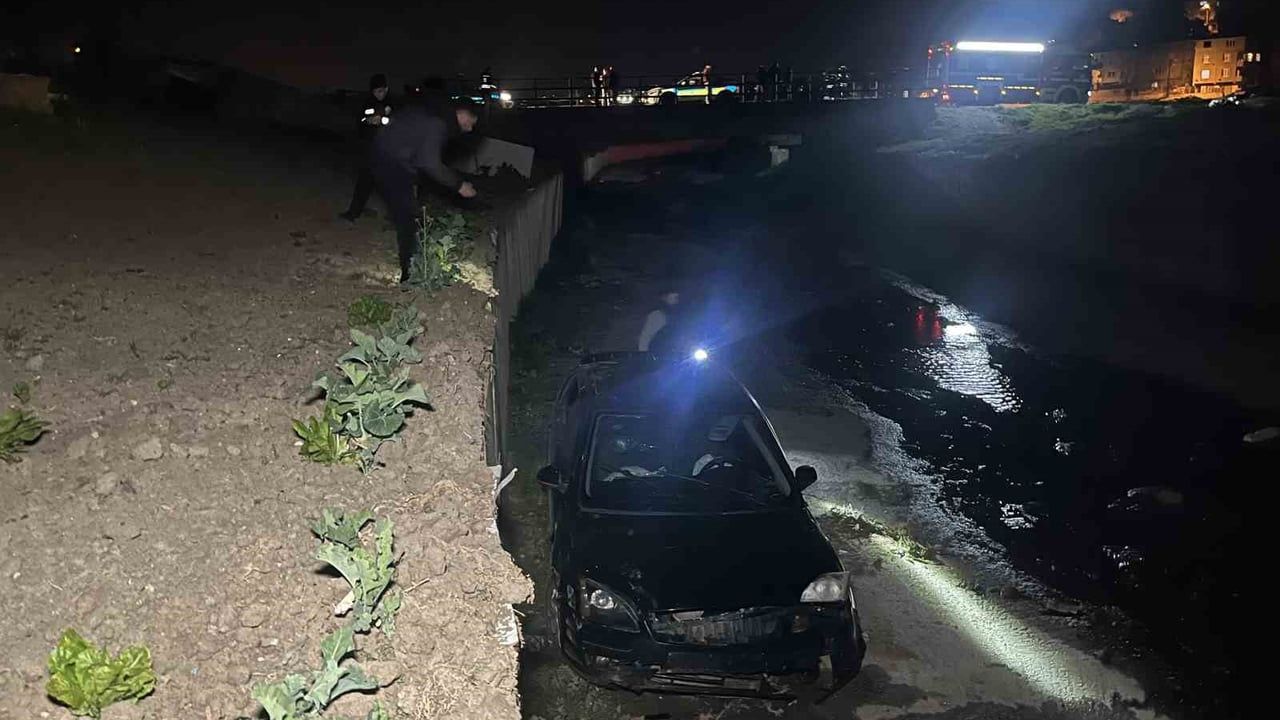 Tekirdağ Çorlu'da Otomobil Dereye Düştü: Sürücü Yaralanmadı, Araç Kurtarıldı