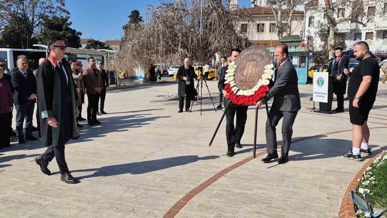 Tekirdağ'da 5 Nisan Avukatlar Günü Valilik Önünde Törenle Kutlandı