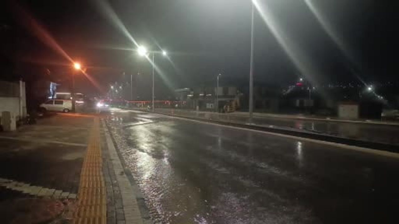 Tekirdağ’da Akşam Sağanağı Kent Yaşamını Olumsuz Etkiledi