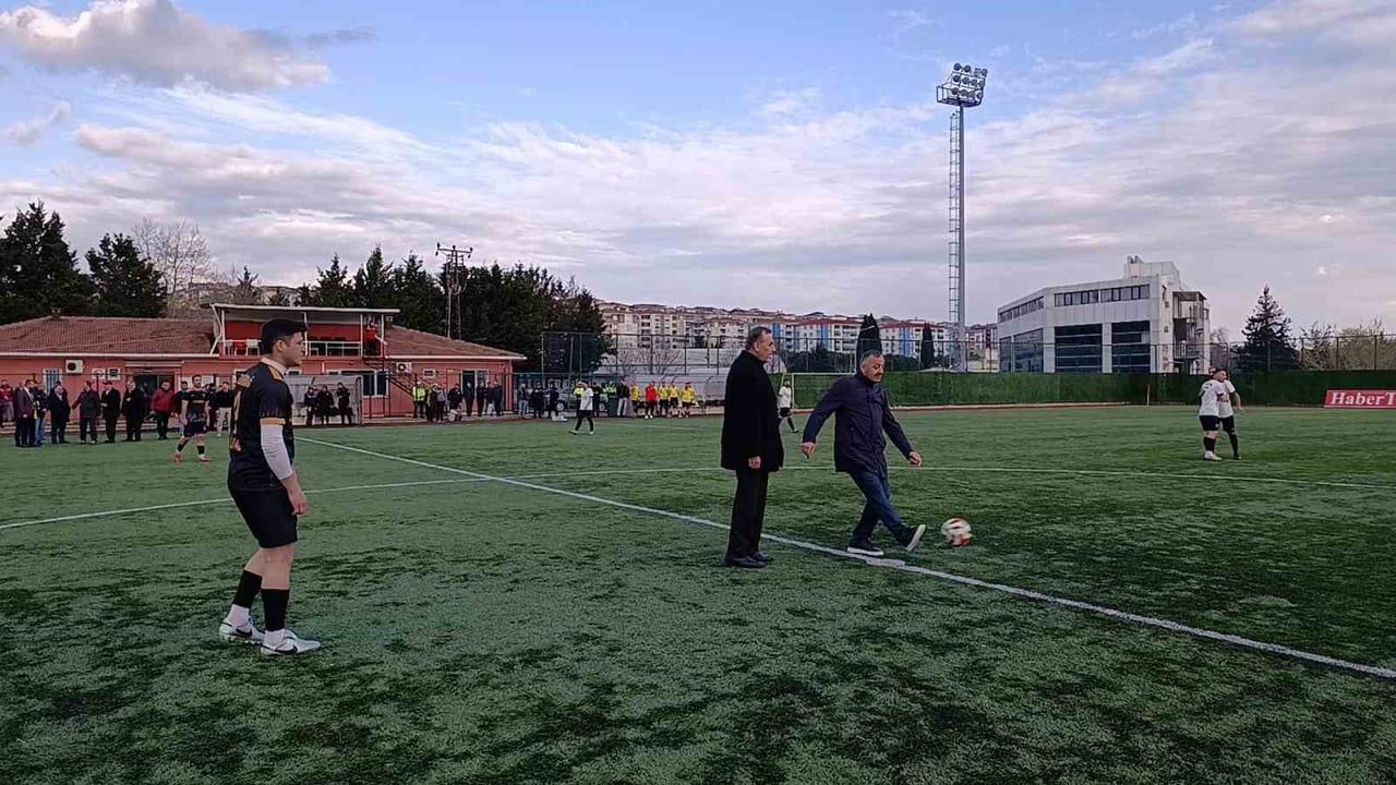 Tekirdağ'da Polis Haftası'nda Emniyet ile Roman Vatandaşlar Dostluk Maçında Buluştu