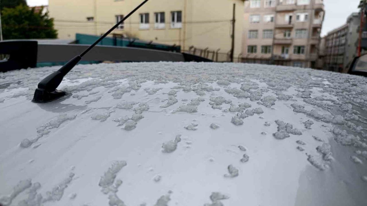 Tekirdağ Süleymanpaşa’da Aniden Bastıran Dolu Günlük Yaşamı Kısa Süreli Etkiledi