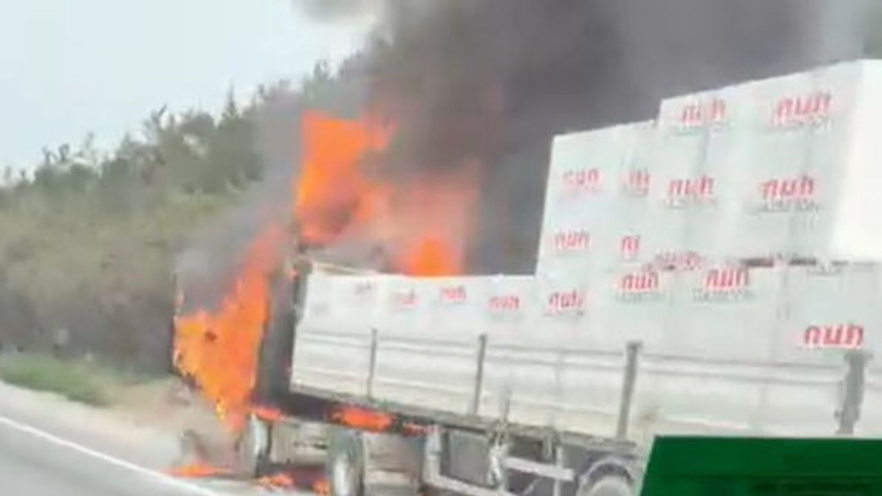 TEM Otoyolu Kocaeli'de Seyir Halindeki Tırda Yangın — İtfaiye Söndürdü