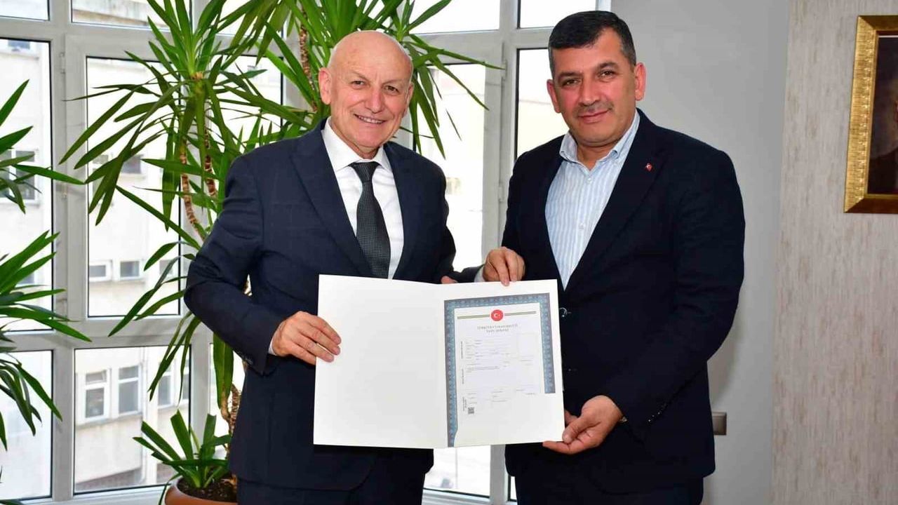 Terme'de Şoförler Odasına 654 m²'lik Arsa Tahsisi: Modern Hizmet Binası İçin Tapu Teslimi Tamamlandı