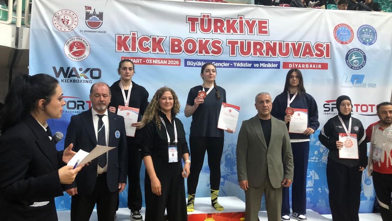 Termeli Göknur Gülten, Türkiye Kick Boks Şampiyonası'nda Gümüş Madalya Kazandı