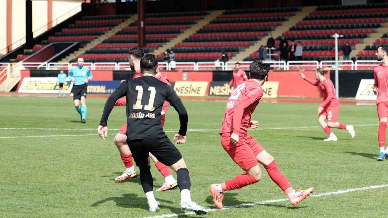 TFF 2. Lig Beyaz Grup: Kastamonuspor 2-2 Karaman FK — Gazi'de çekişmeli beraberlik