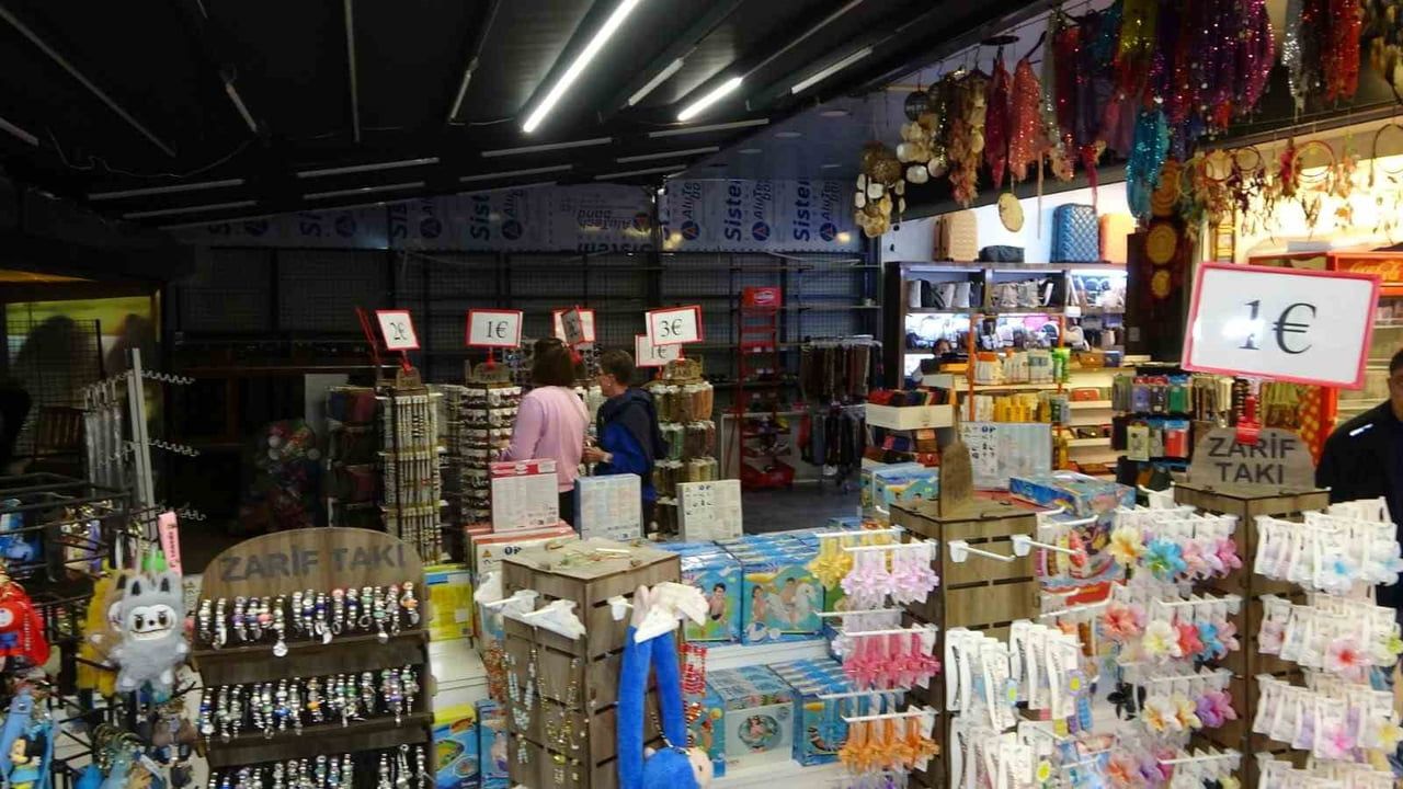 Titreyengöl'de aydınlatma sorunu esnaf ve turistleri zor durumda bıraktı