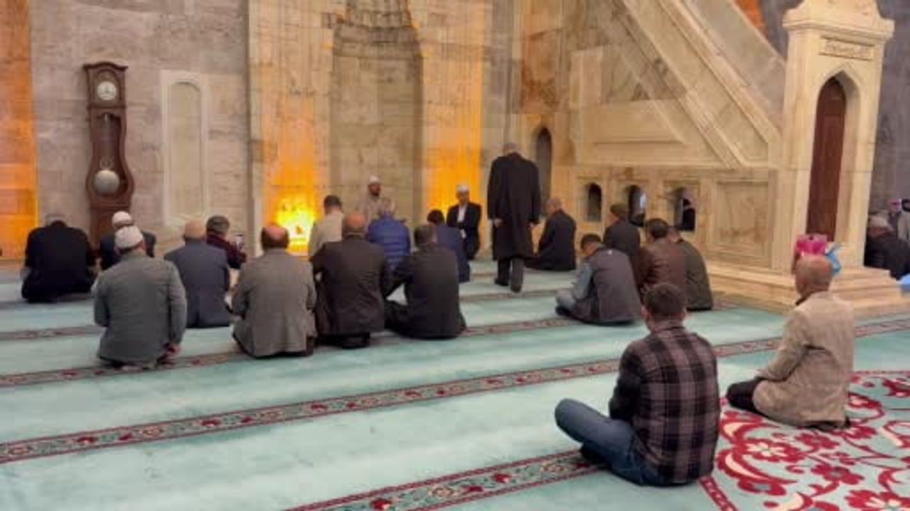 Tokat Belediyesi, Alparslan Türkeş'i Ali Paşa Camii'nde Mevlit ve Lokma ile Andı