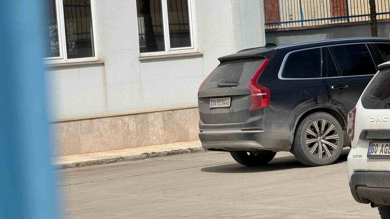 Tokat Erbaa'da 'dur' ihtarına uymayan araç yakalandı; araçta firari hükümlü bulundu