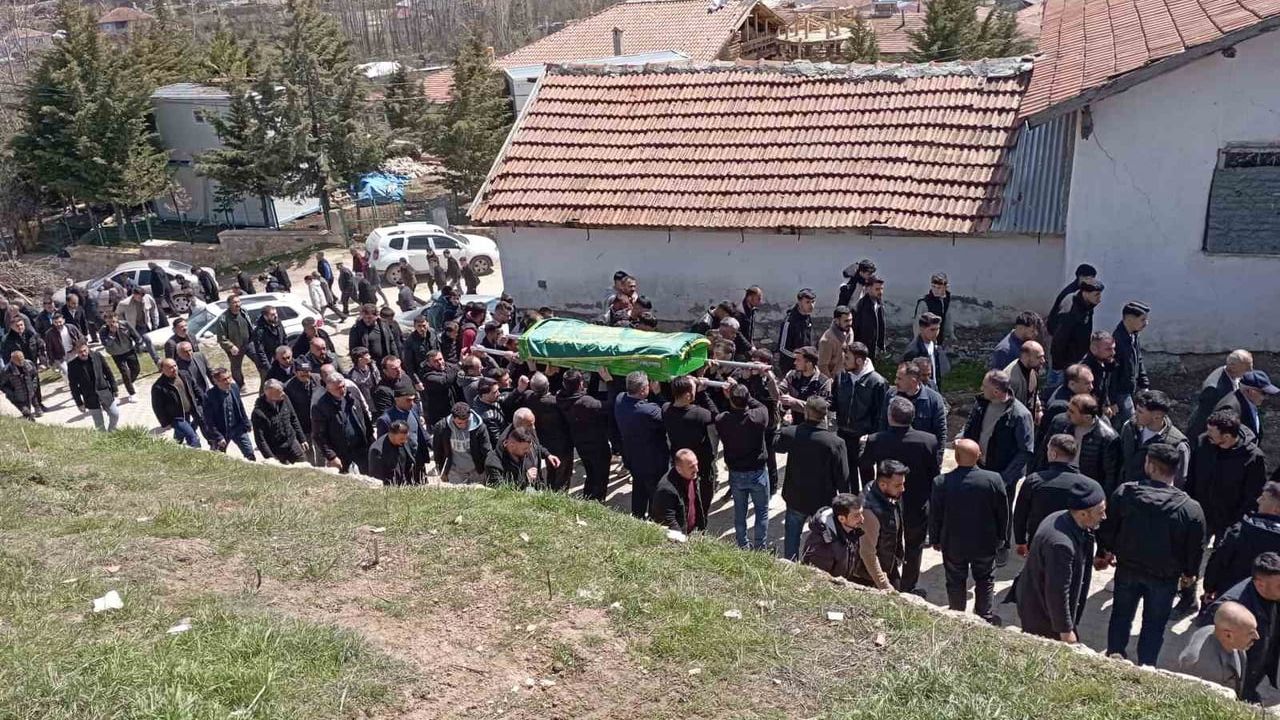 Tokat Sulusaray'da traktörden düşen 15 yaşındaki Mustafa Gelbulas son yolculuğuna uğurlandı