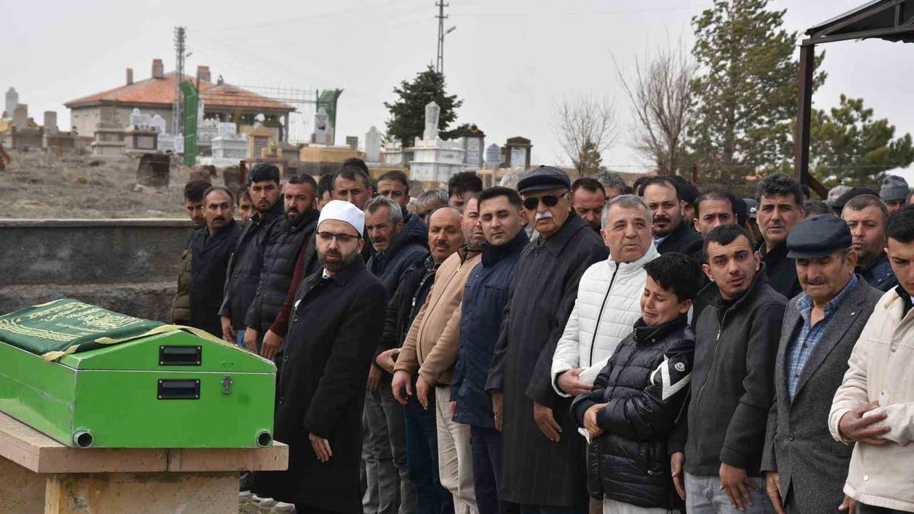 Tomarza’da Büyükcanlı Mahalle Muhtarı Murat Coşkun Toprağa Verildi
