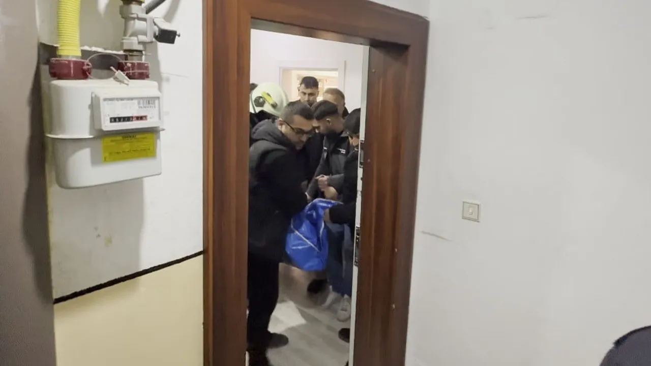 Tosya'da bacadaki yangına müdahale eden kişi çatıdan düşerek hayatını kaybetti