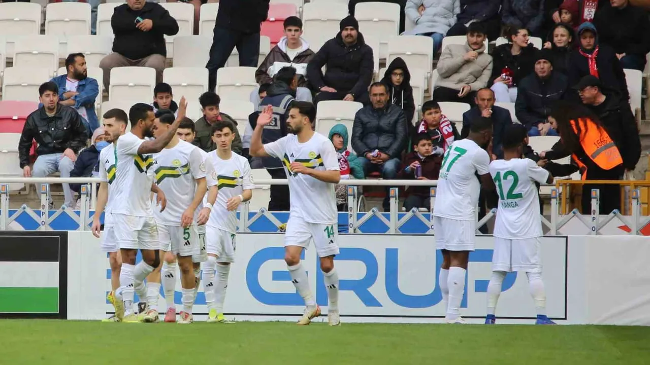 Trendyol 1. Lig: Özbelsan Sivasspor 1-3 Esenler Erokspor — 33. Hafta Özeti