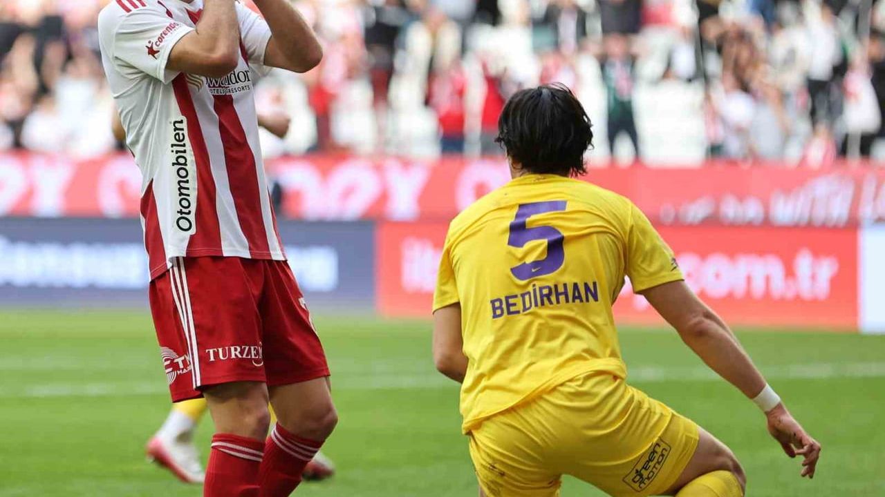 Trendyol Süper Lig 28. Hafta: Antalyaspor 0-0 Eyüpspor (İlk Yarı)