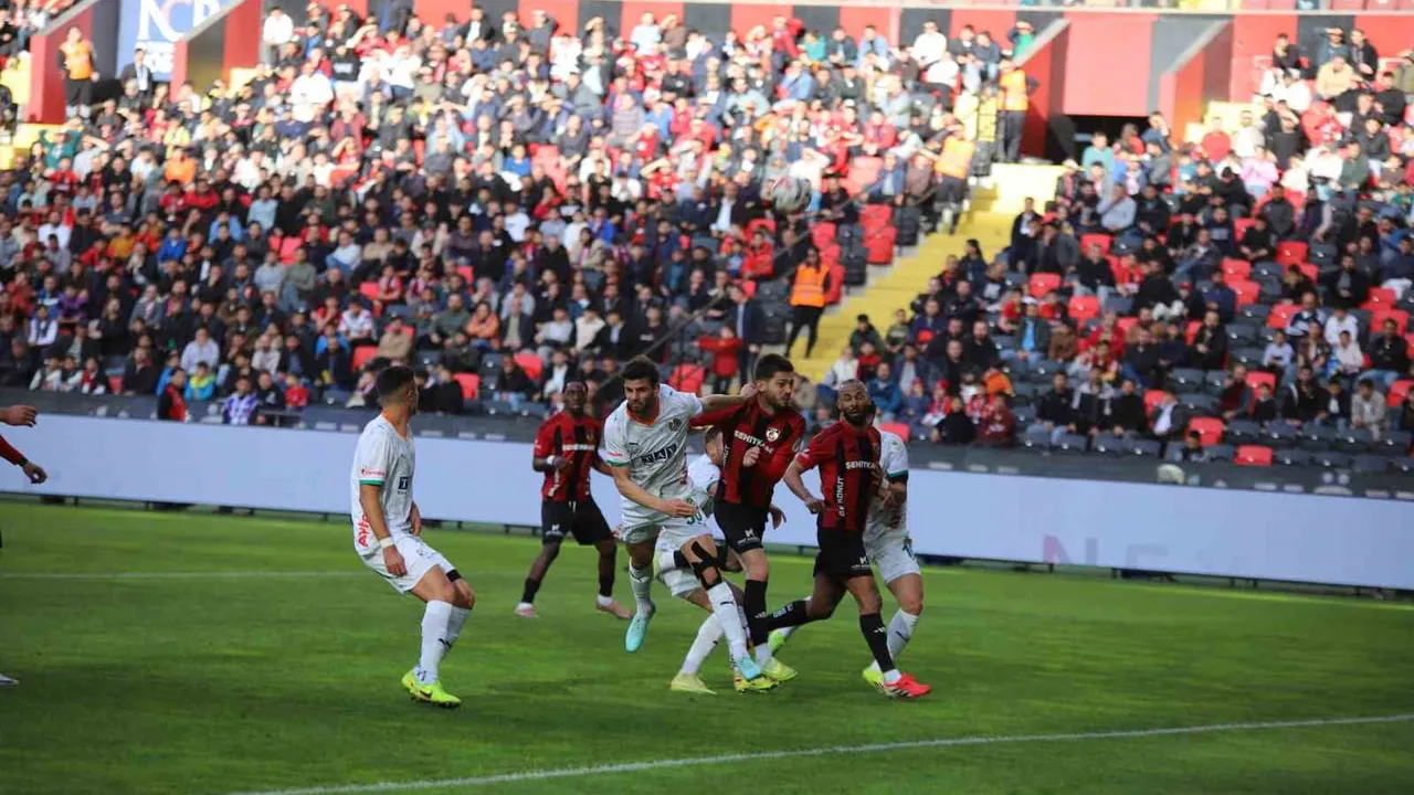 Trendyol Süper Lig: Gaziantep FK 0-1 Corendon Alanyaspor — İlk Yarı