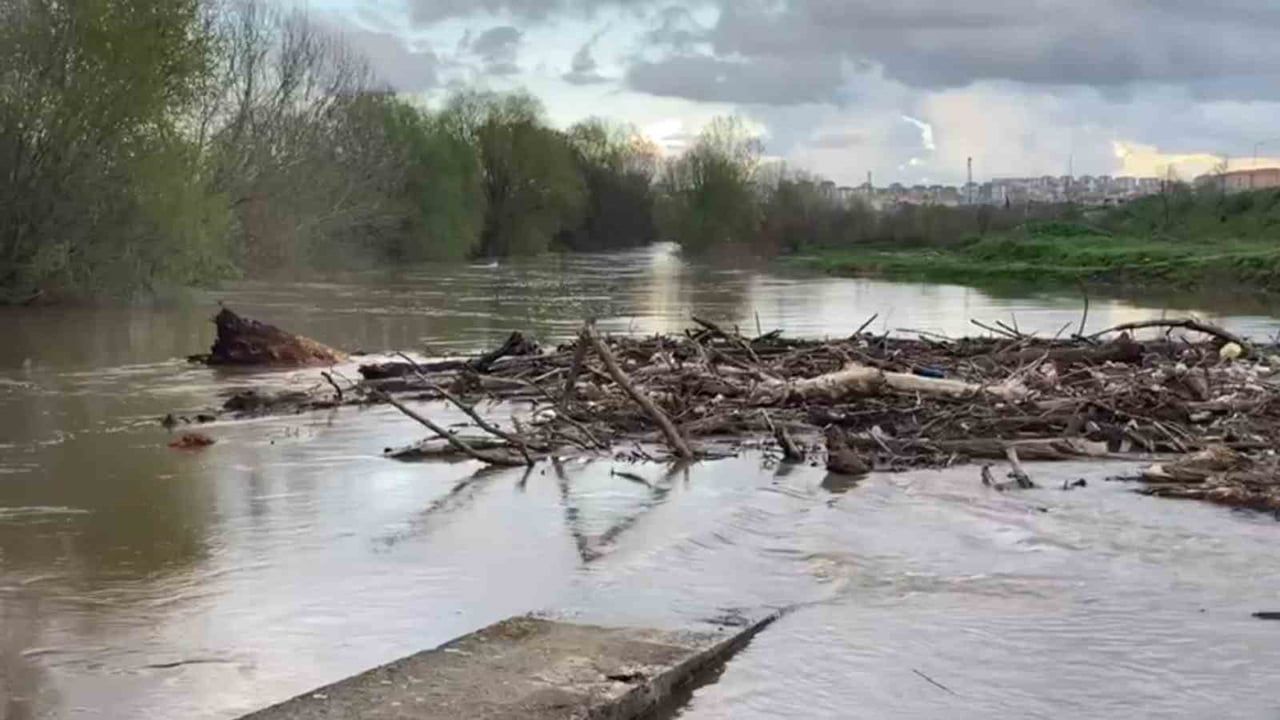Tunca Nehri Debisi 3 Günde Üç Kat Arttı; Sarayiçi'nde Taşkın Riski Artıyor