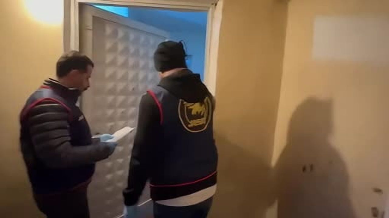 Tunceli'de kendilerini polis ve savcı olarak tanıtan 3 şüpheli 2 milyon 5 bin TL dolandırıcılığından tutuklandı