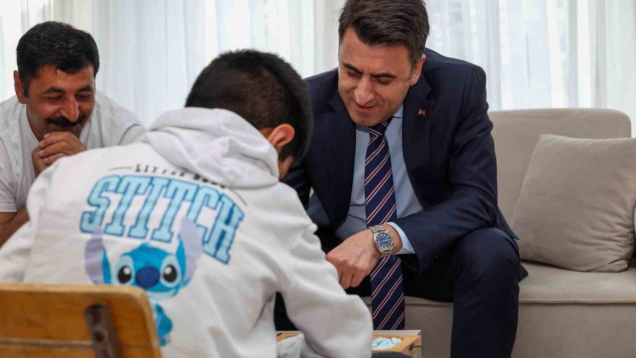 Tunceli Valisi Şefik Aygöl, Otizmli Katırcı Kardeşleri Evlerinde Ziyaret Etti