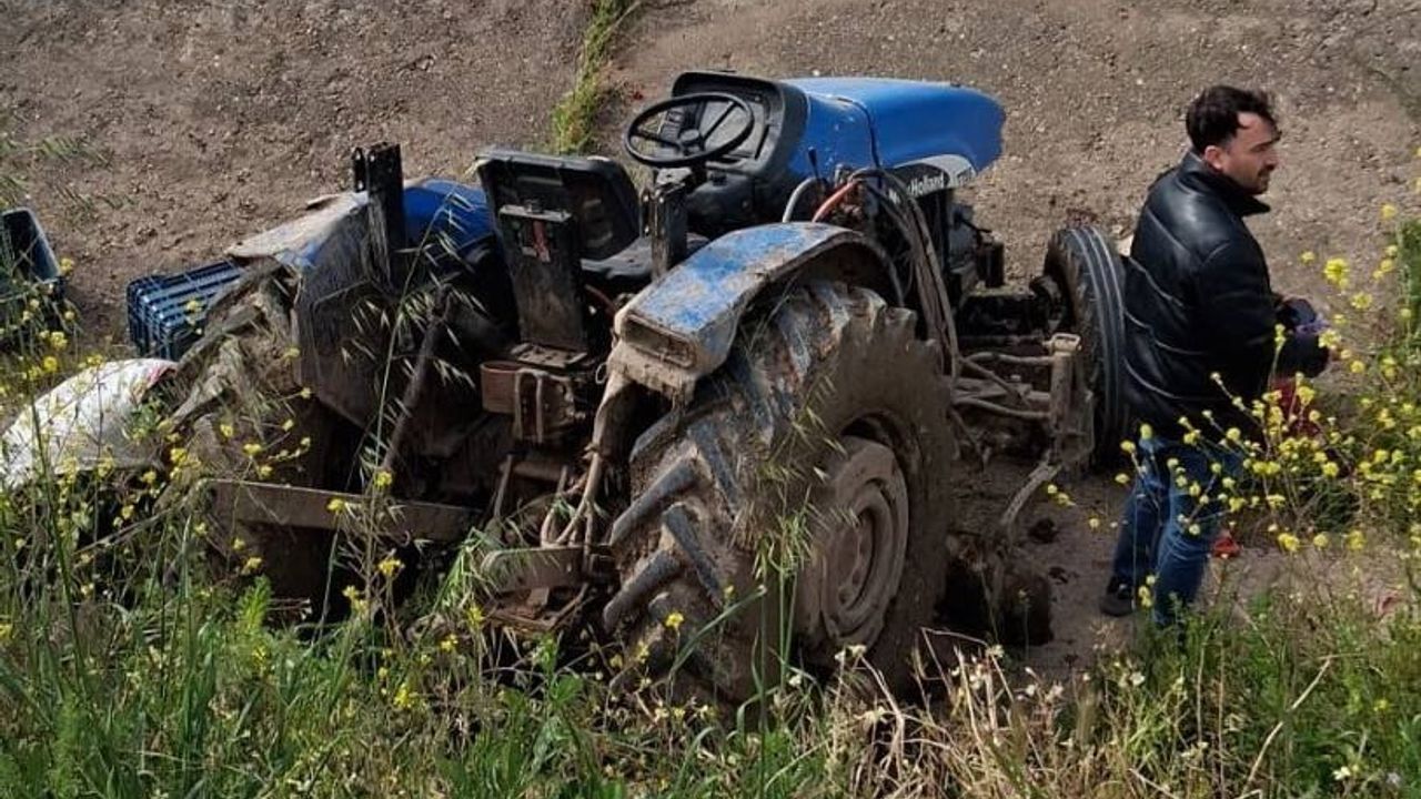 Turgutlu'da traktör takla attı: Ön sol lastiğin fırlaması sonucu 2 kişi hafif yaralandı