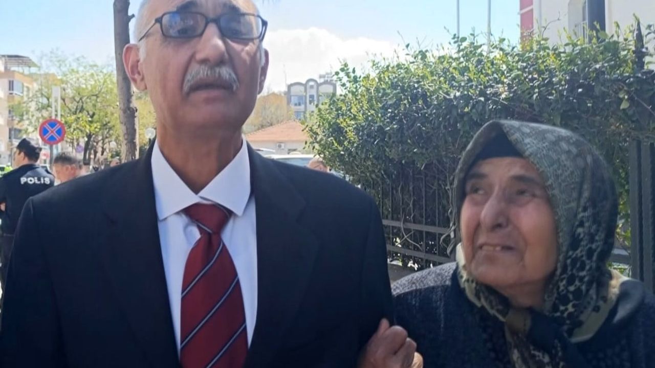 Turgutlu’da yargılanan felsefe öğretmeni Ramazan Avuşmak beraat etti