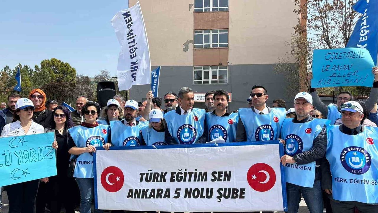 Türk Eğitim-Sen, okullarda artan şiddete tepki göstererek 1 günlük iş bırakma eylemi gerçekleştirdi