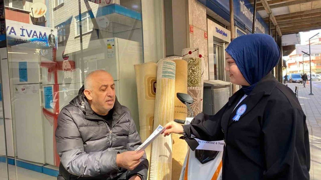 Türkeli MYO Öğrencileri İlçede Otizm Farkındalığı İçin Bilgilendirme Etkinliği Düzenledi