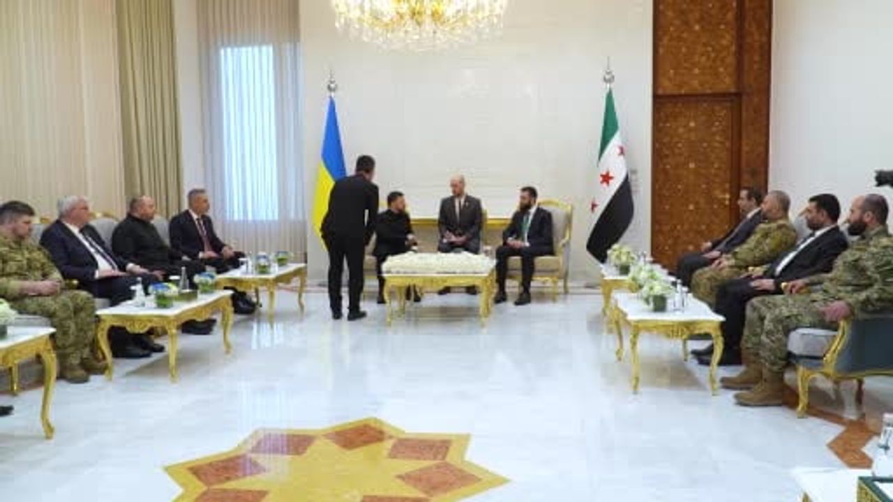 Türkiye, Suriye ve Ukrayna arasında üçlü görüşme: Hakan Fidan Suriye’de Zelenskiy ve Ahmed eş-Şara ile bir araya geldi