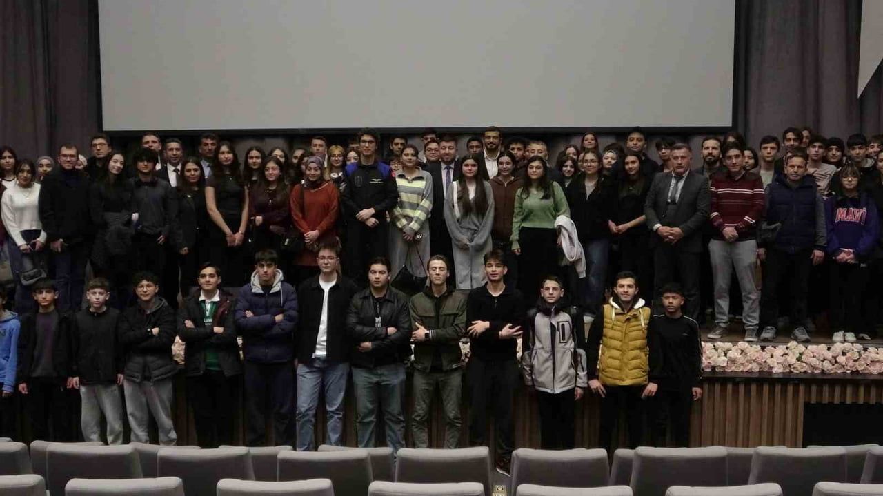 Tuva Cihangir Atasever Isparta’da öğrencilerle uzay deneyimlerini paylaştı