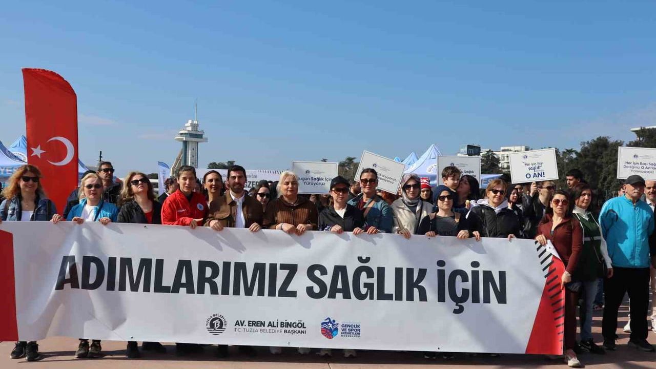 Tuzla Belediyesi, Dünya Sağlık Haftası'nda Sahilde Yürüyüş ve Egzersiz Etkinliği Düzenledi