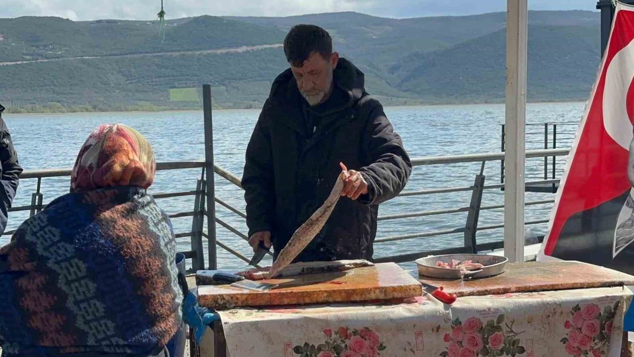 Ulubat Gölü'nde su artışı turna fiyatlarını yükseltti: Kilo 600 liraya ulaştı