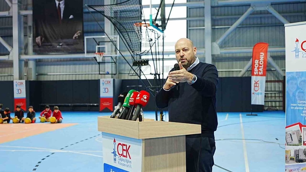 Uludağ İçecek, Prof. Dr. Ayhan Kızıl anısına spor salonuna basketbol şut makinesi bağışladı