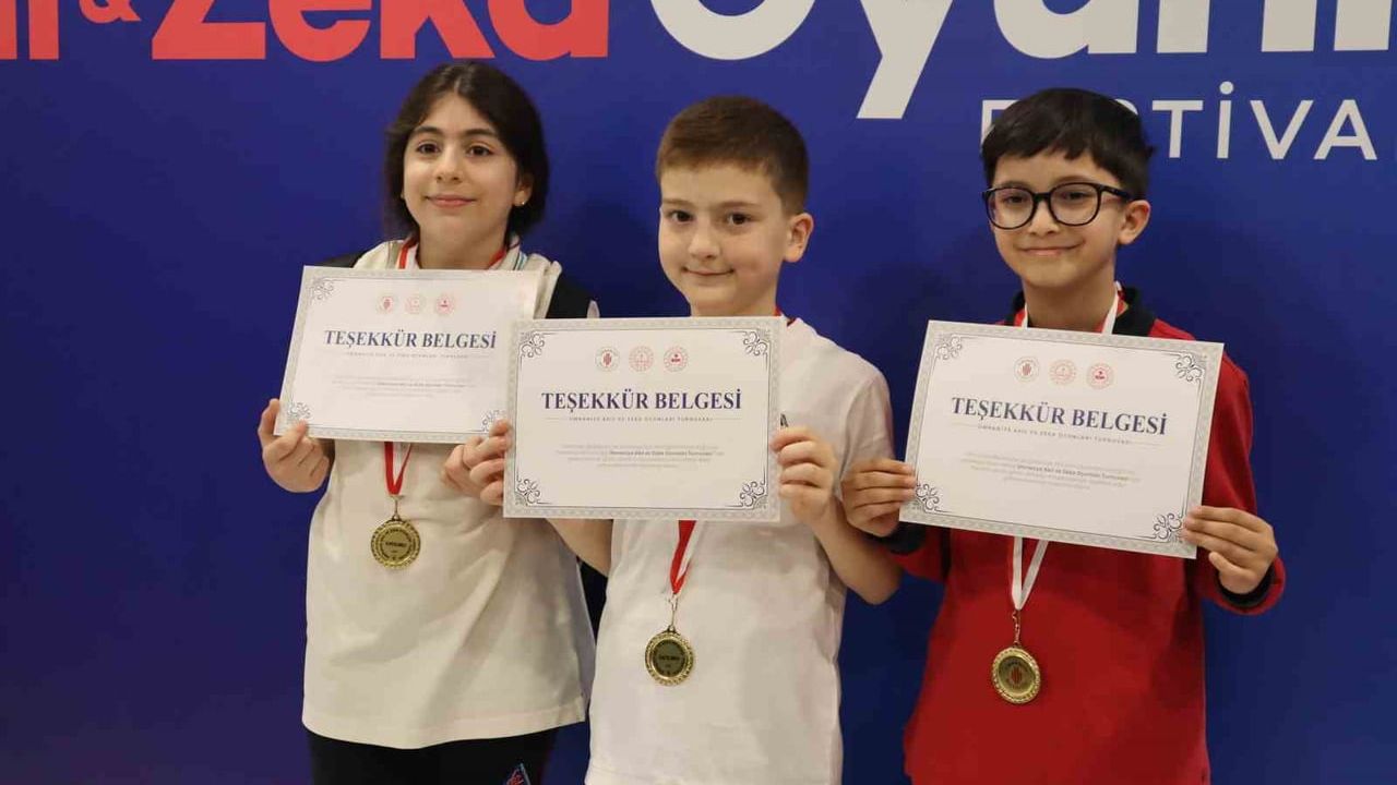 Ümraniye’de Akıl ve Zeka Oyunları Festivali: 257 öğrenci kıyasıya yarıştı