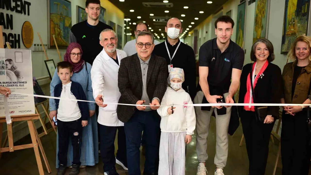 Umutlar Çocukların Ellerinde Renkleniyor: Medicana Bursa'da Lösemili Çocukların Resim Sergisi