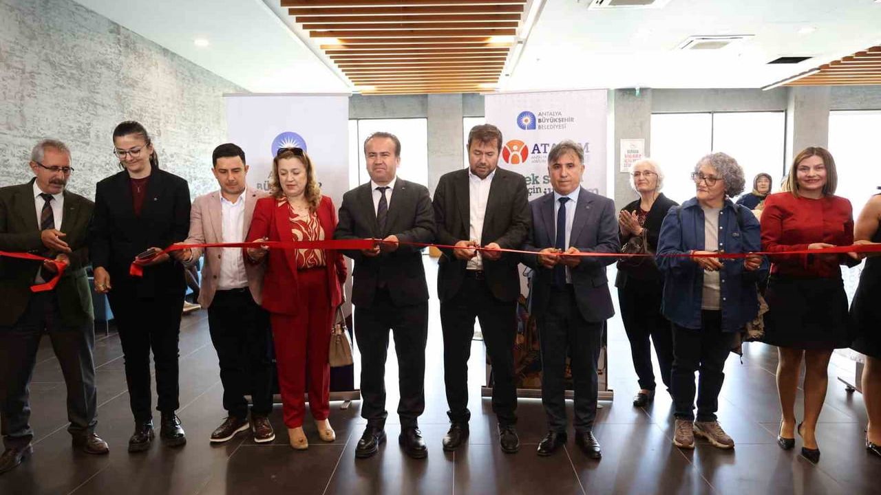 Uncalı ATASEM'in "Yeşil Vatan" Temalı Yıl Sonu Sergisi Konyaaltı'nda Açıldı