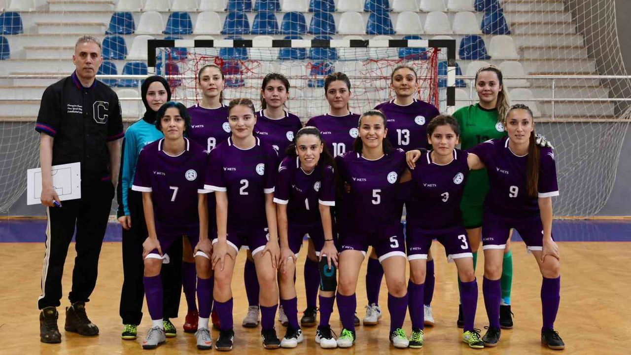 ÜNİLİG Salon Futbolu grup müsabakaları Tokat'ta başladı