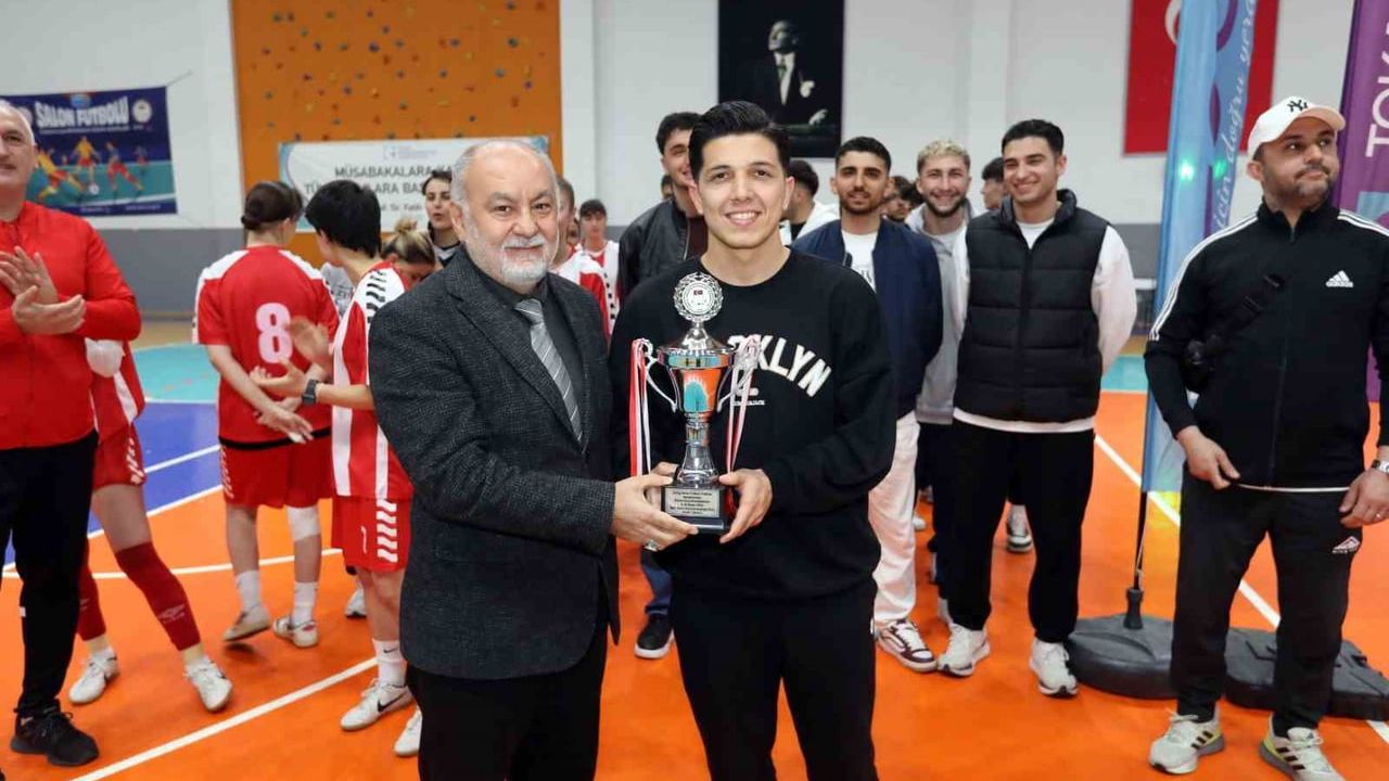 ÜNİLİG Salon Futbolu Grup Müsabakaları Tokat'ta tamamlandı: TOGÜ erkeklerde, Zonguldak BEÜ kadınlarda şampiyon