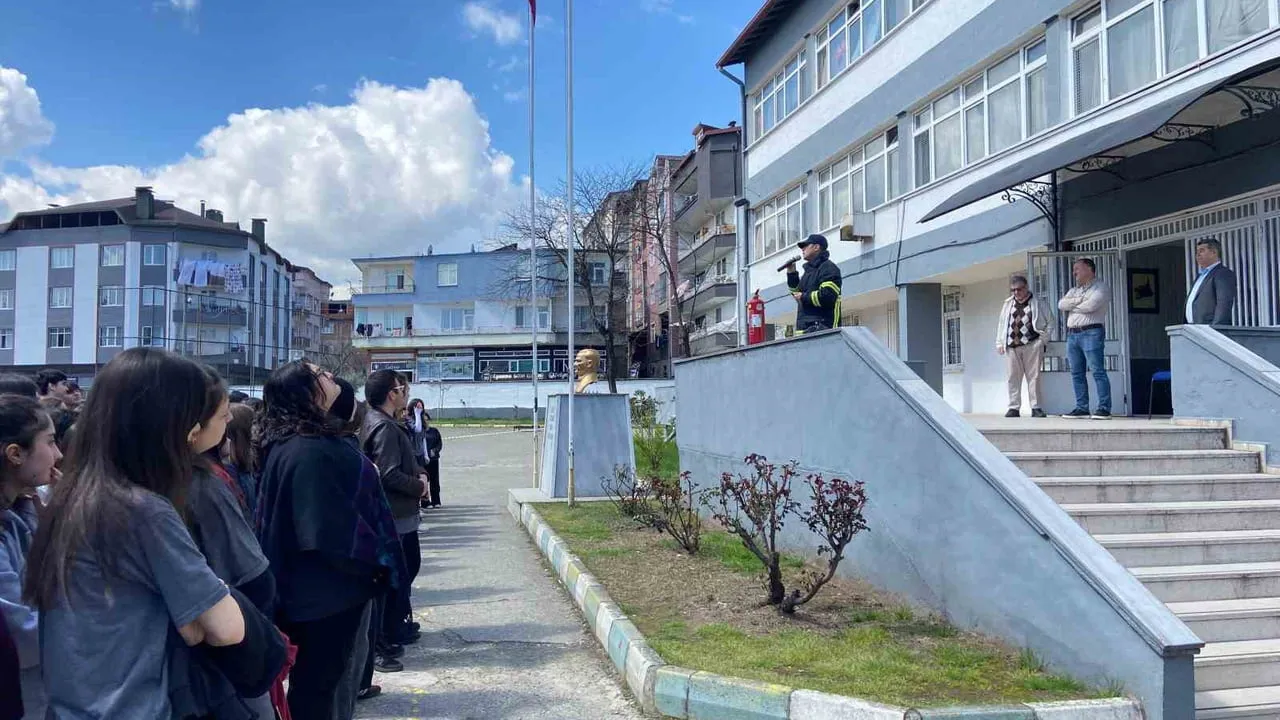 Ünye'de 480 liseliye uygulamalı yangın söndürme ve ilk yardım eğitimi