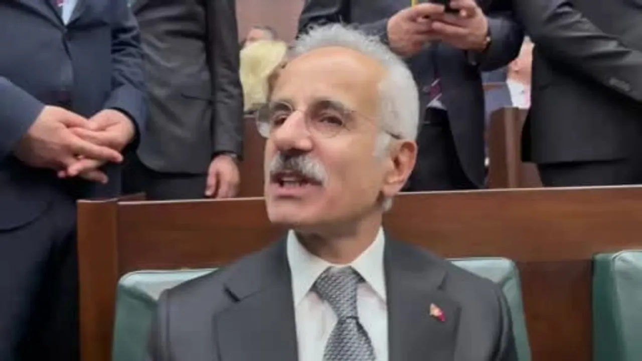 Uraloğlu: 8 geminin çıkarılması çalışmaları Dışişleri koordinasyonunda yürütülüyor