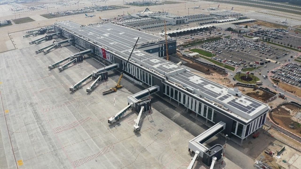 Uraloğlu: Antalya Havalimanı yıllık yolcu kapasitesi 35 milyondan 82 milyona çıktı