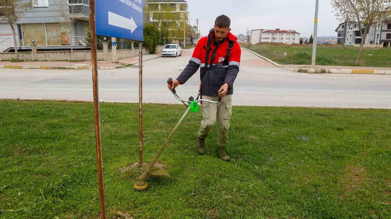 Uşak’ta parklar yaz sezonuna hazırlanıyor: Belediye ekipleri bakım ve onarım çalışmalarını sürdürüyor
