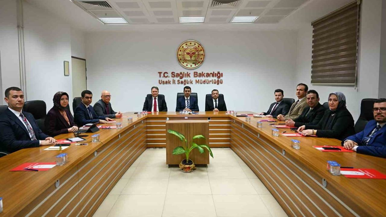 Uşak Valisi Serdar Kartal, İl Sağlık Müdürlüğü'nde sağlık hizmetlerini değerlendirdi