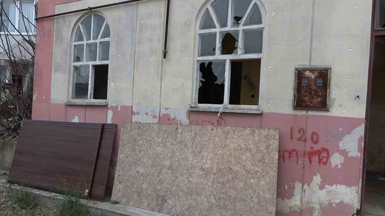 Üsküdar Güzeltepe'de metruk bina uyuşturucu kullanımına sahne oluyor