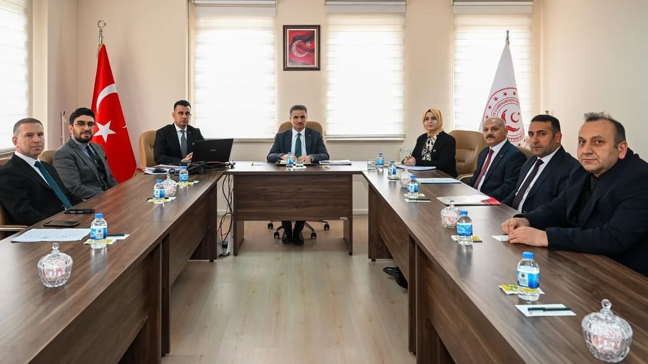 Vali Aydın Baruş, Aile ve Sosyal Hizmetler İl Müdürlüğünde brifing aldı