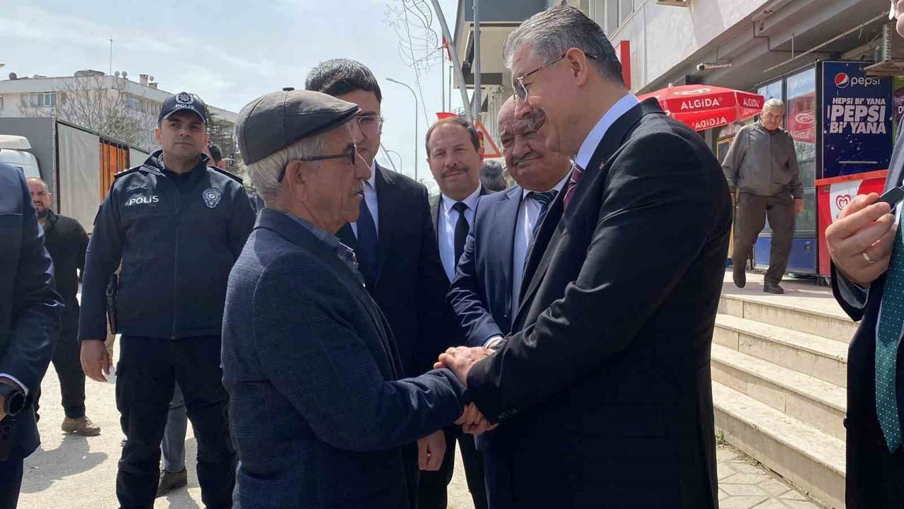 Vali Dr. Erdinç Yılmaz Alpu’da projeleri denetledi, vatandaşların taleplerini dinledi