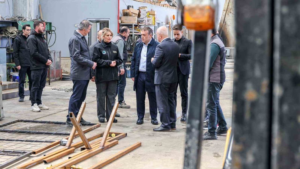 Vali Faik Oktay Sözer Gülümbe Şantiyesi'nde yol çalışmalarını inceledi