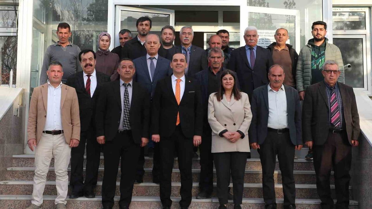 Vali M. Fırat Taşolar Halfeli Beldesi'ni ziyaret ederek belediye ve vatandaşlarla görüştü