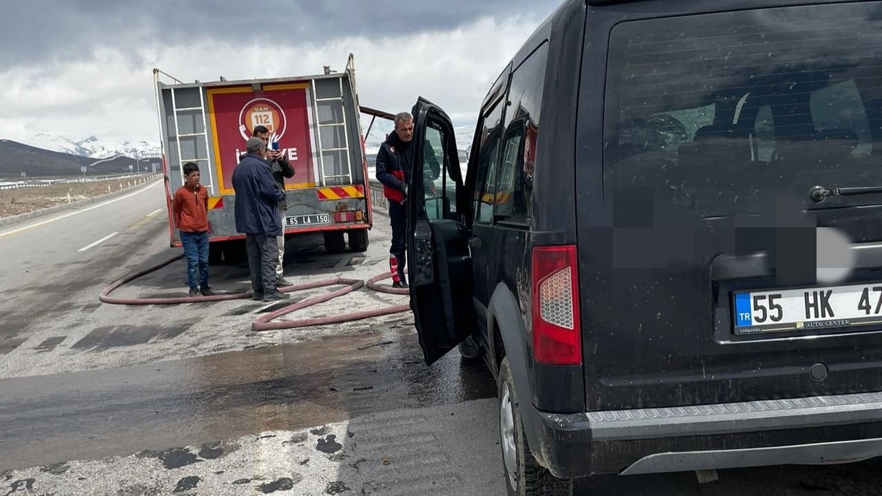 Van Çaldıran'da otomobil ile kamyonet çarpıştı: 2 yaralı